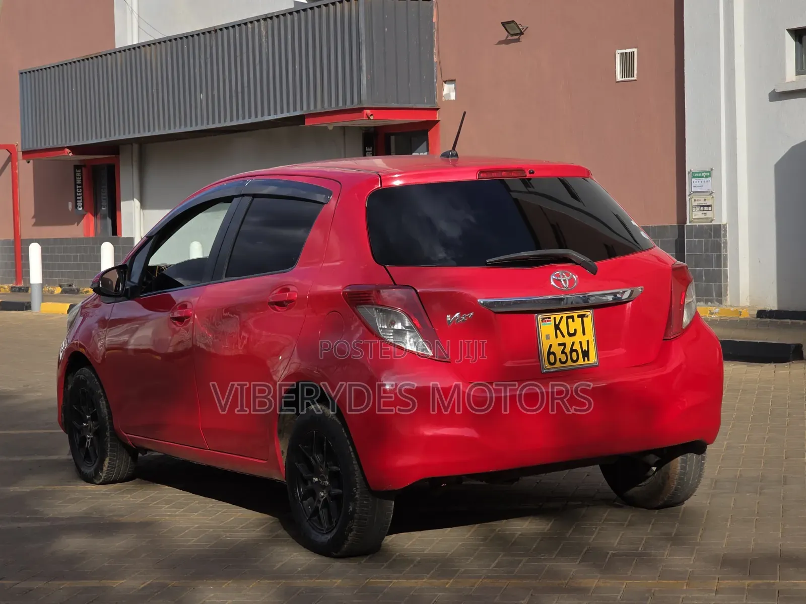 Toyota Vitz 2011 Red