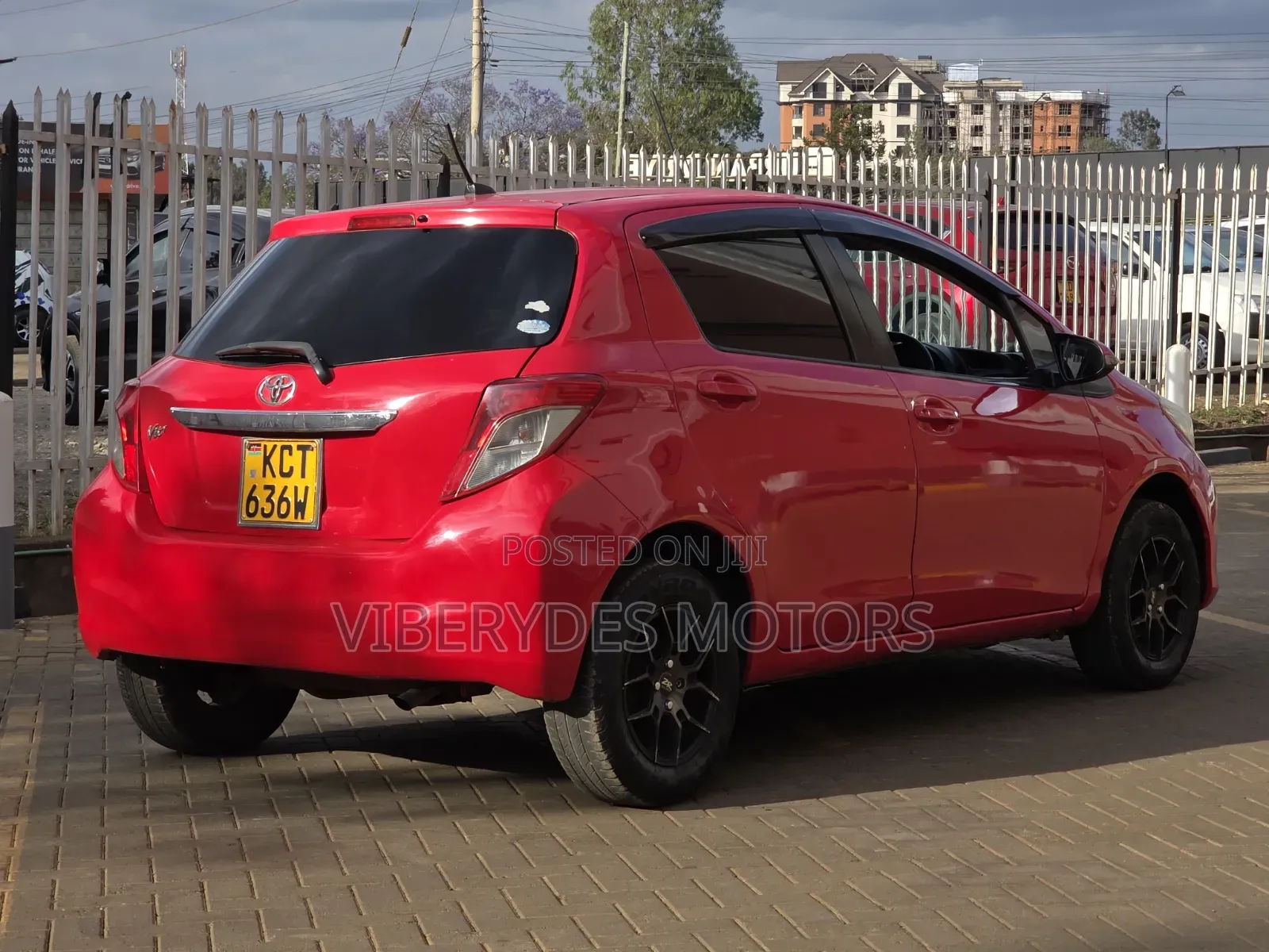 Toyota Vitz 2011 Red