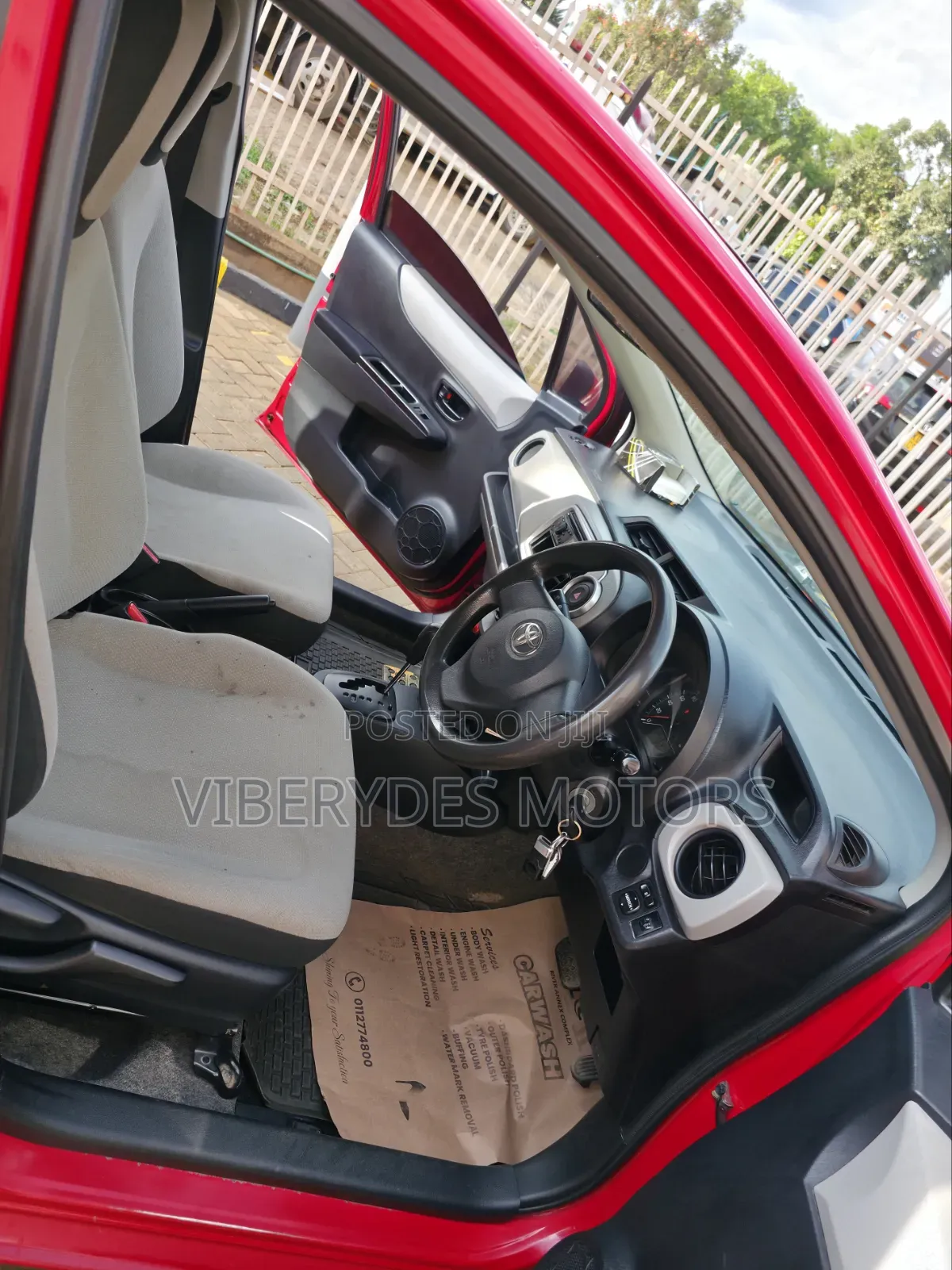Toyota Vitz 2011 Red