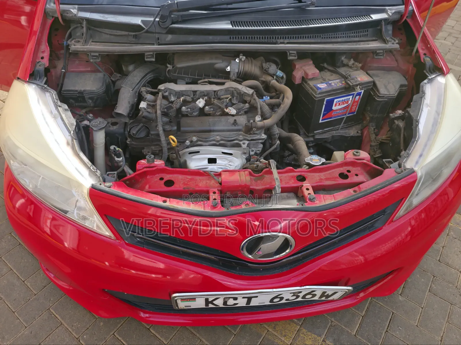 Toyota Vitz 2011 Red