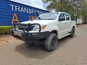 Toyota Hilux 2009 White