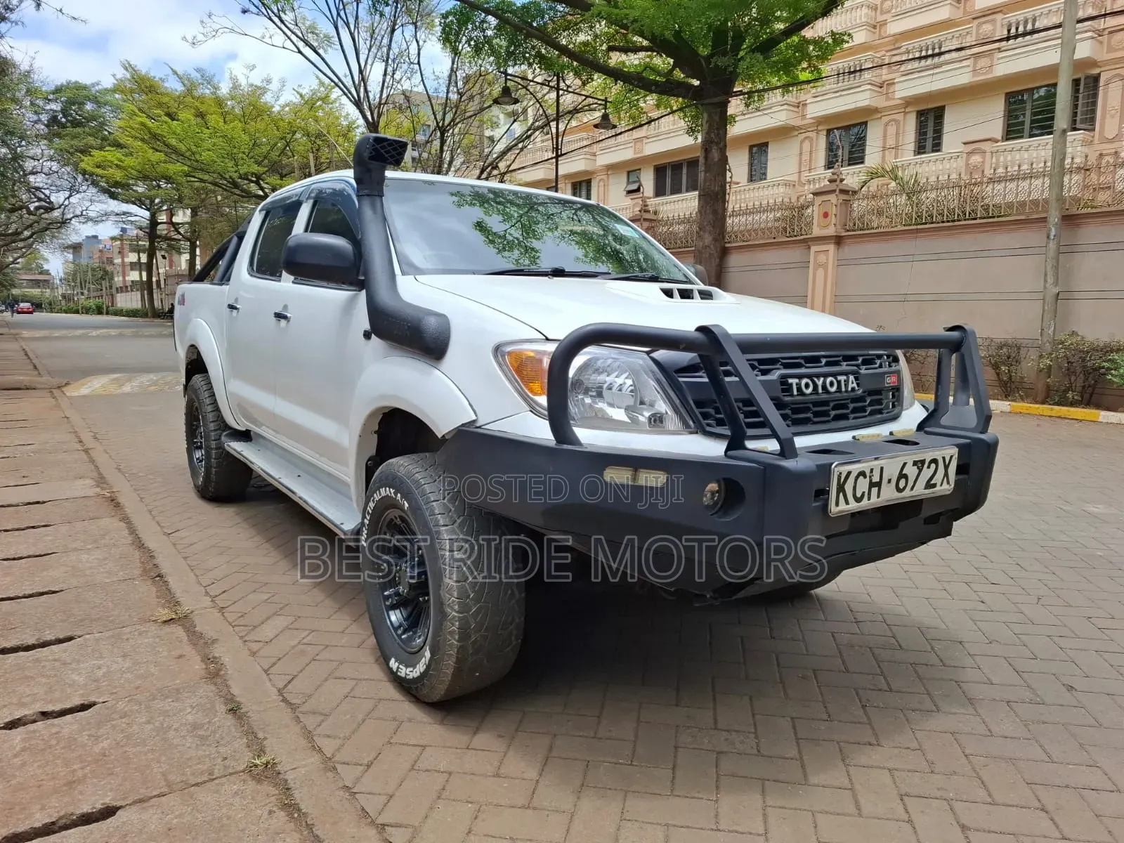 Toyota Hilux 2009 White