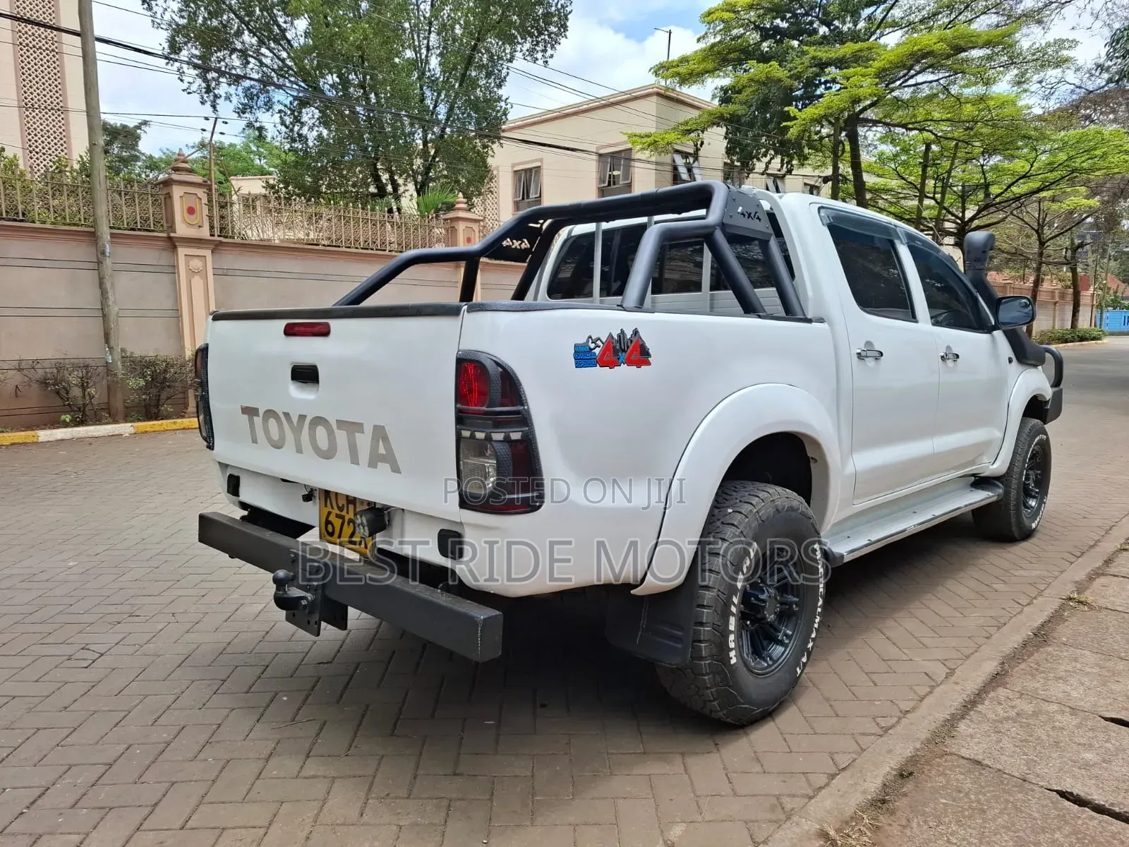 Toyota Hilux 2009 White