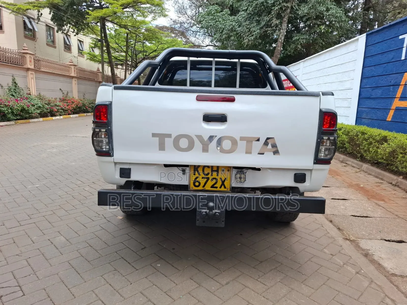 Toyota Hilux 2009 White