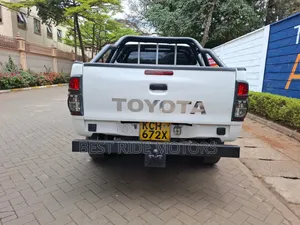 Toyota Hilux 2009 White
