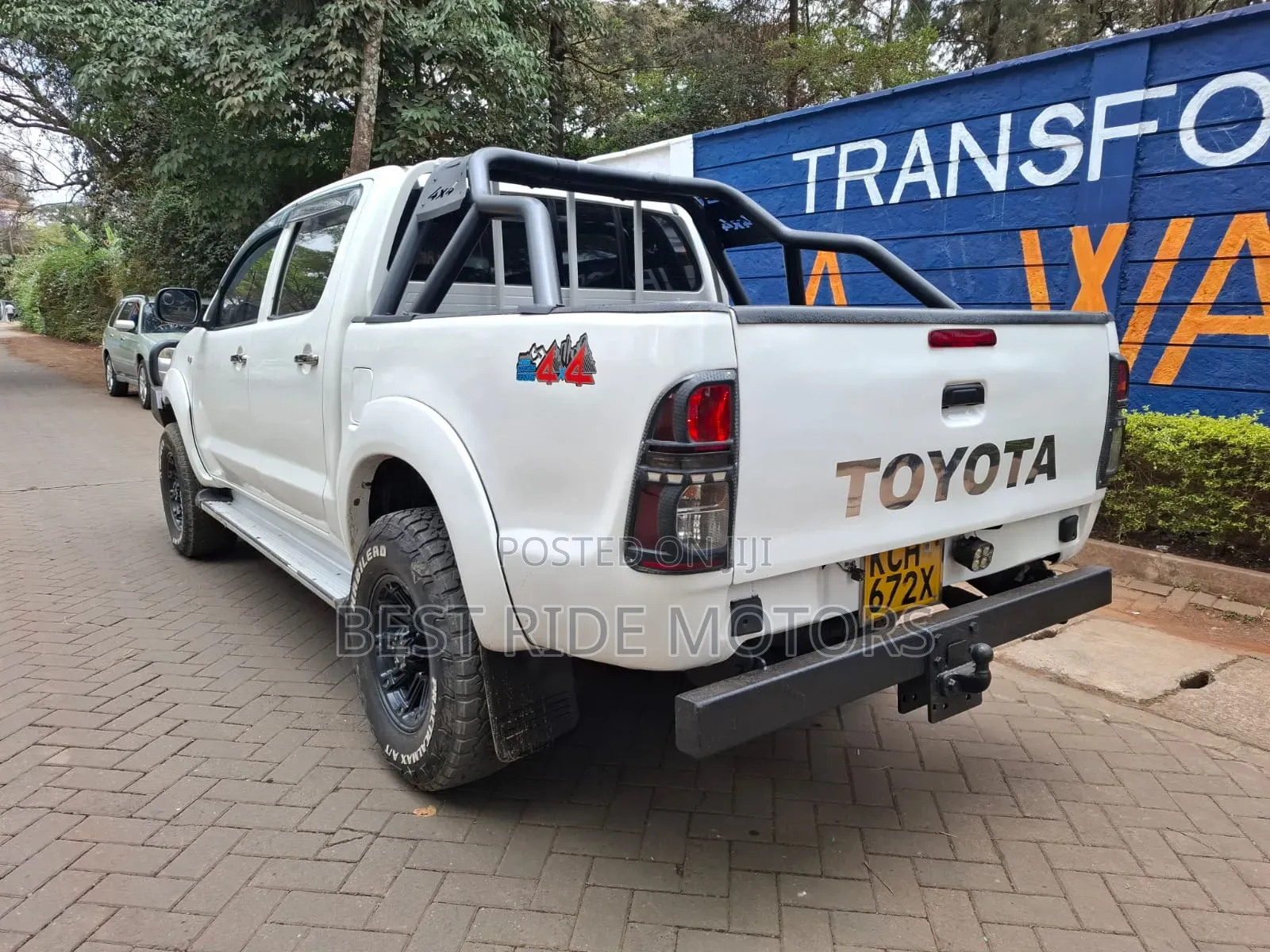 Toyota Hilux 2009 White
