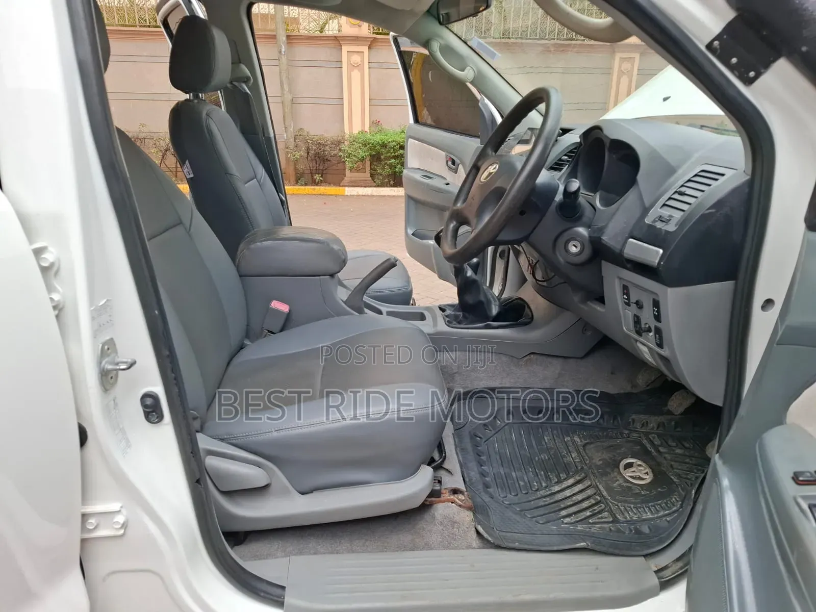 Toyota Hilux 2009 White