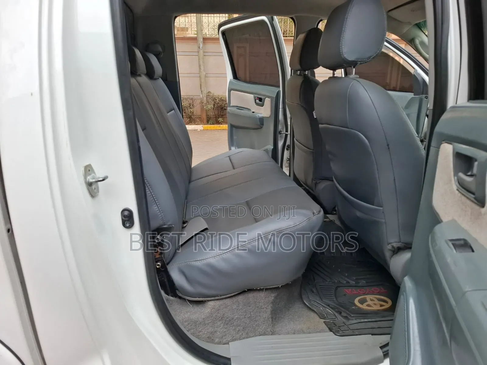 Toyota Hilux 2009 White