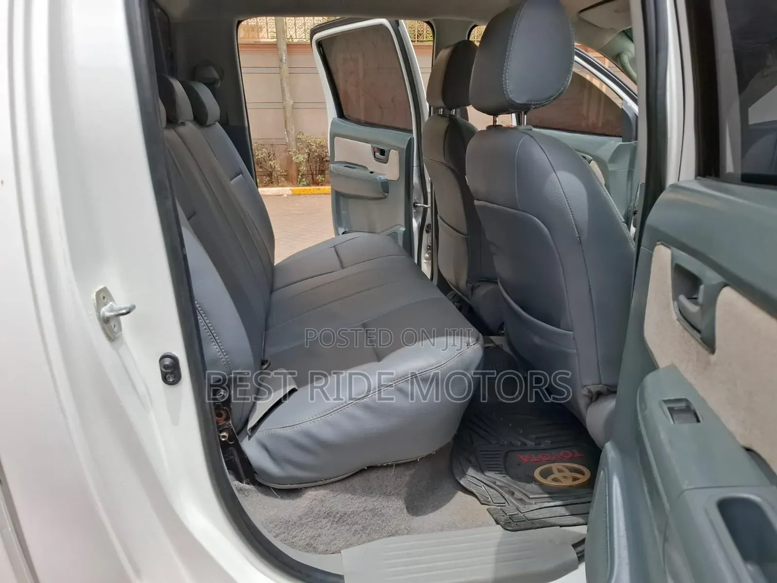 Toyota Hilux 2009 White