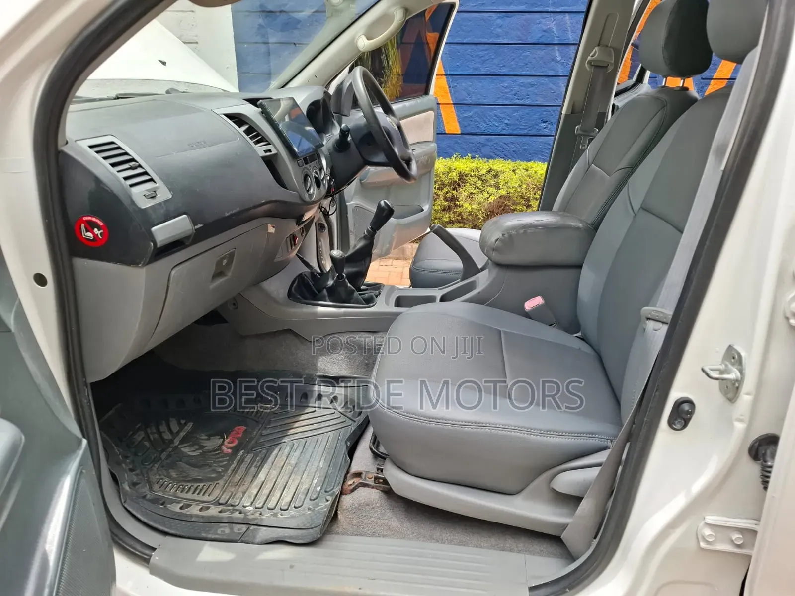 Toyota Hilux 2009 White