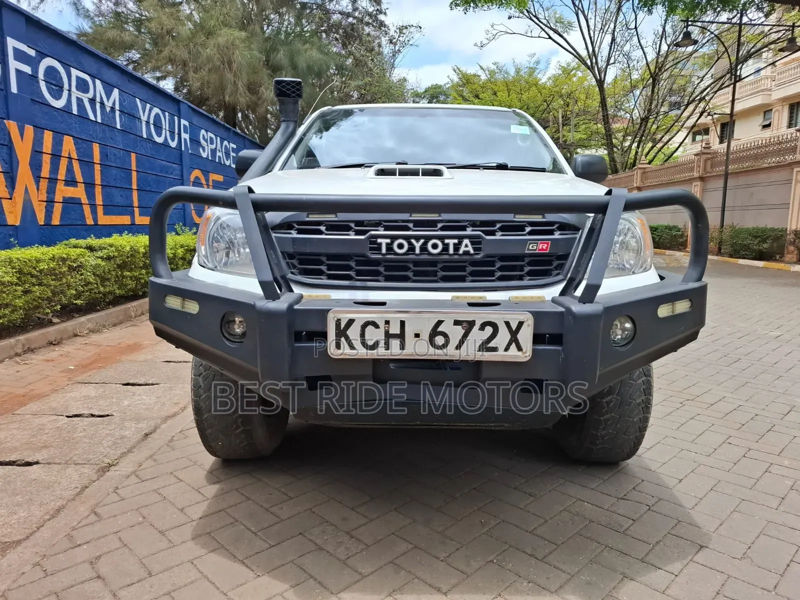 Toyota Hilux 2009 White