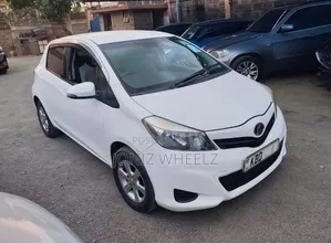 Toyota Vitz 1.3 FWD 5dr 2014 White