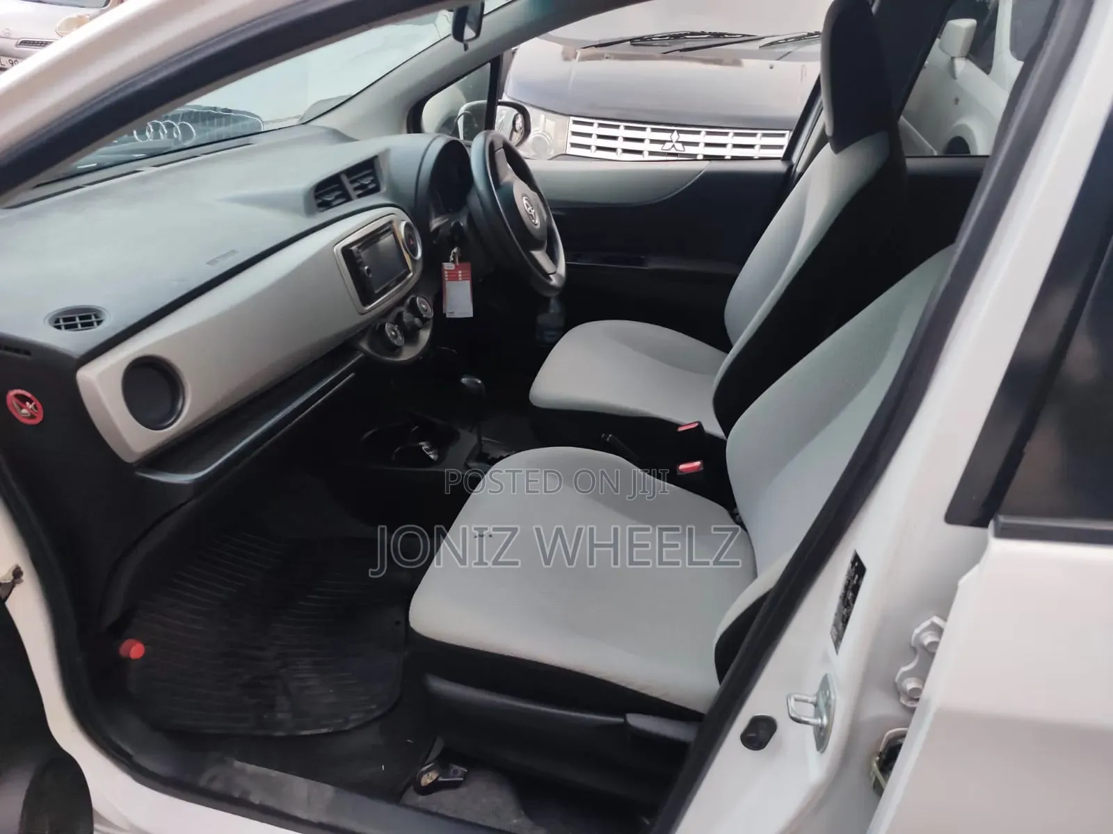 Toyota Vitz 1.3 FWD 5dr 2014 White