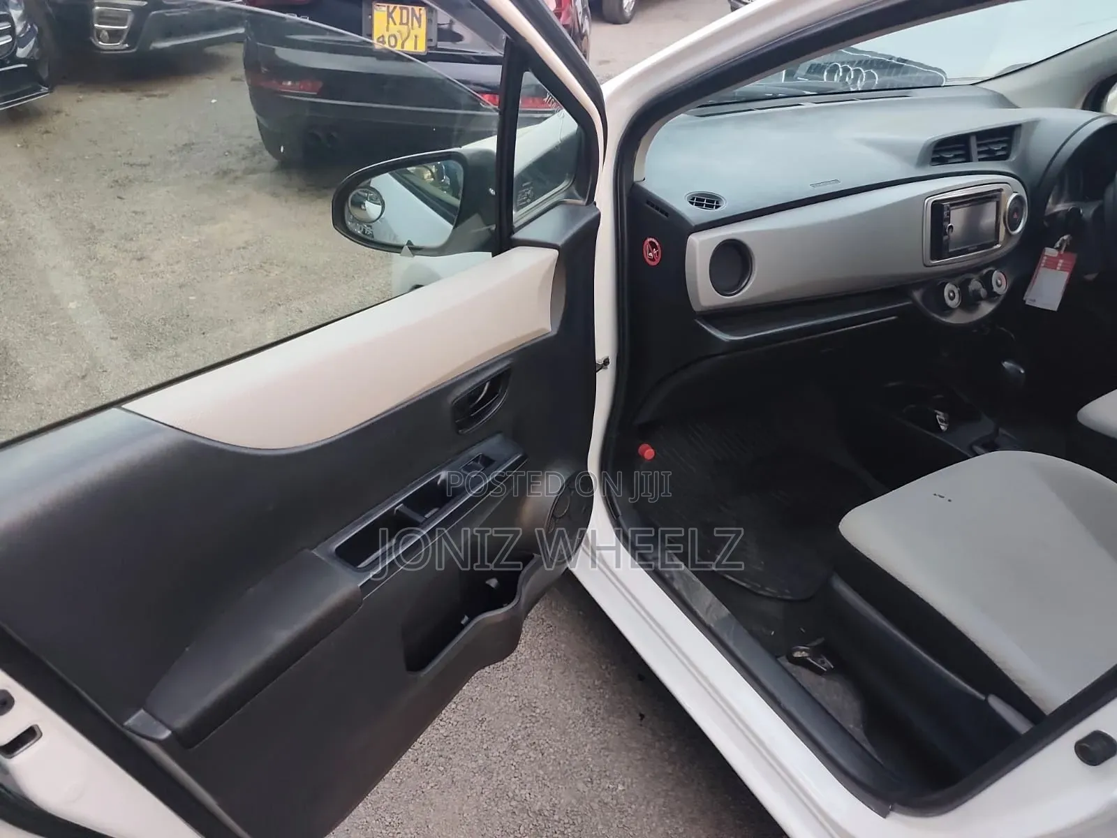 Toyota Vitz 1.3 FWD 5dr 2014 White