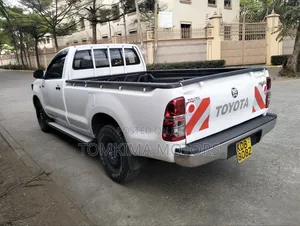 Toyota Hilux 2014 White