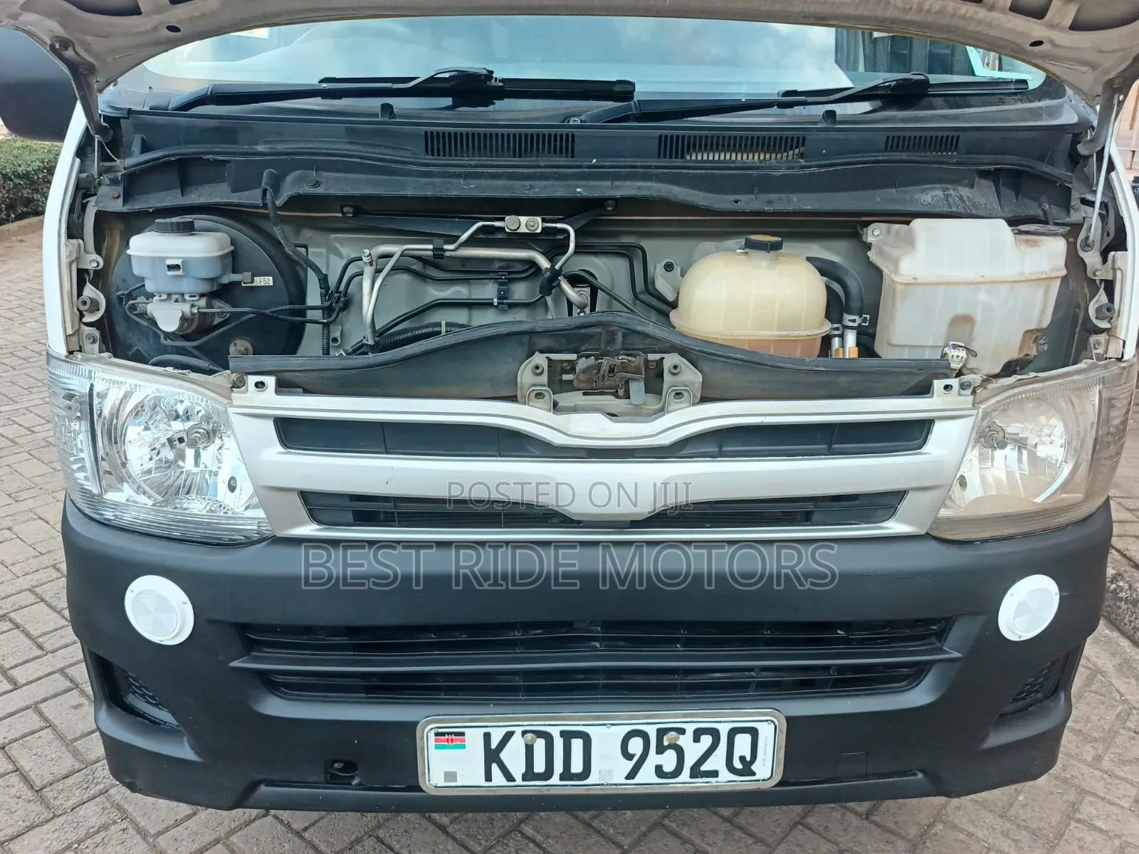 Toyota HiAce 2013 White