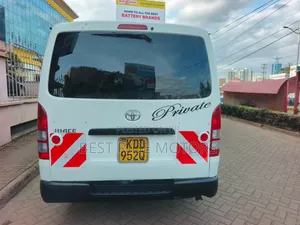 Toyota HiAce 2013 White