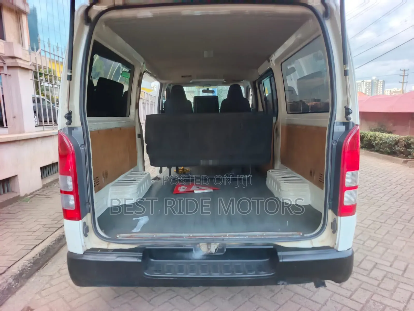 Toyota HiAce 2013 White