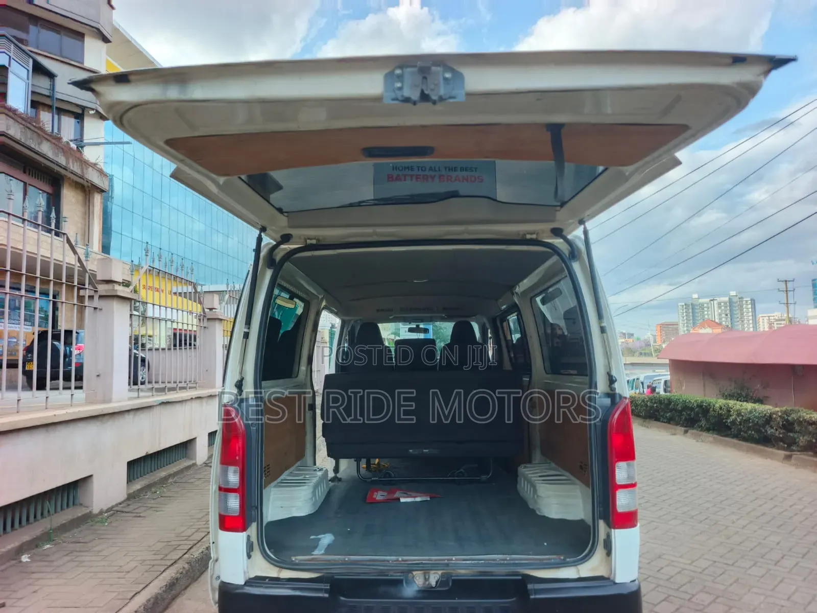 Toyota HiAce 2013 White