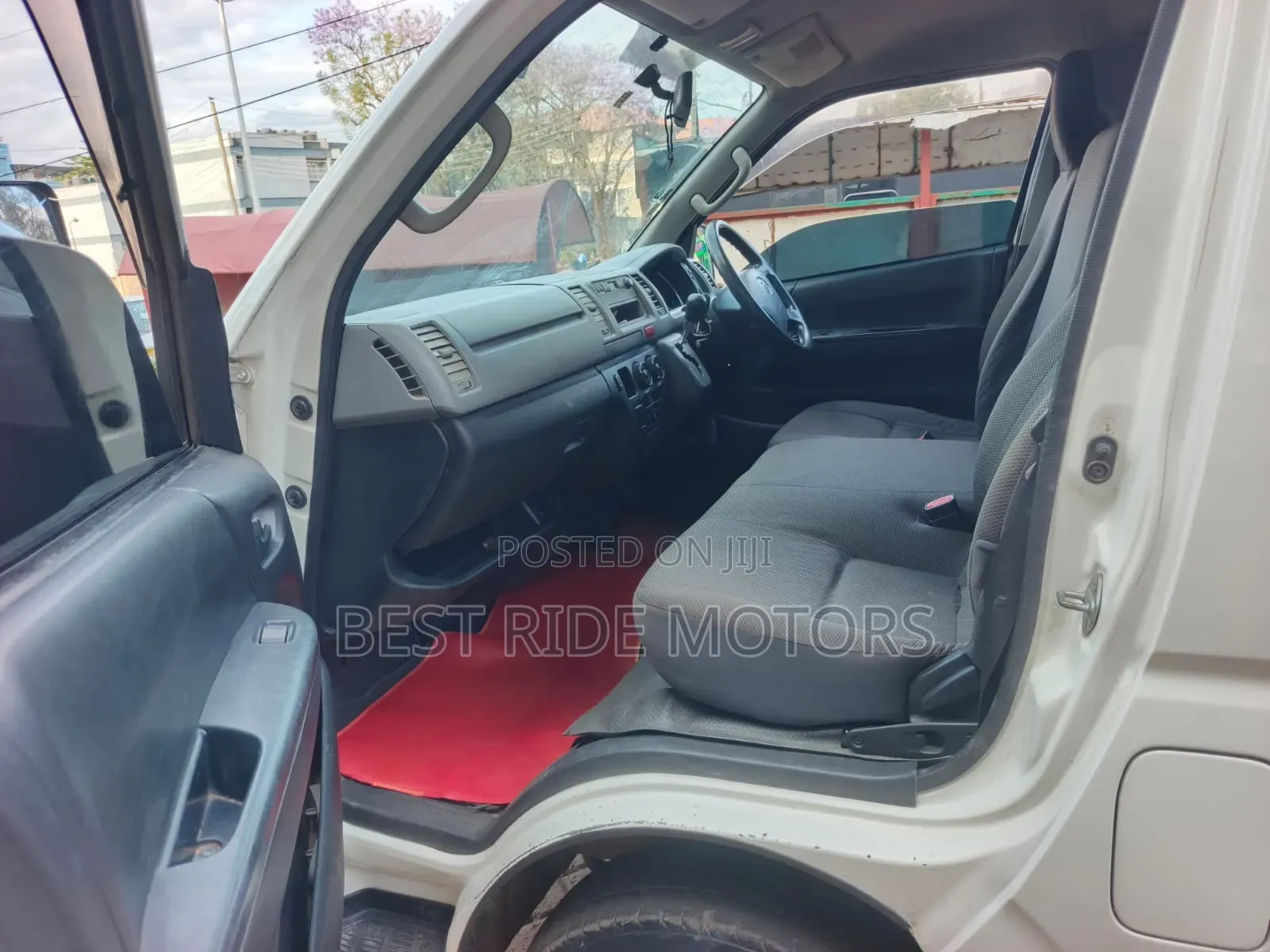 Toyota HiAce 2013 White