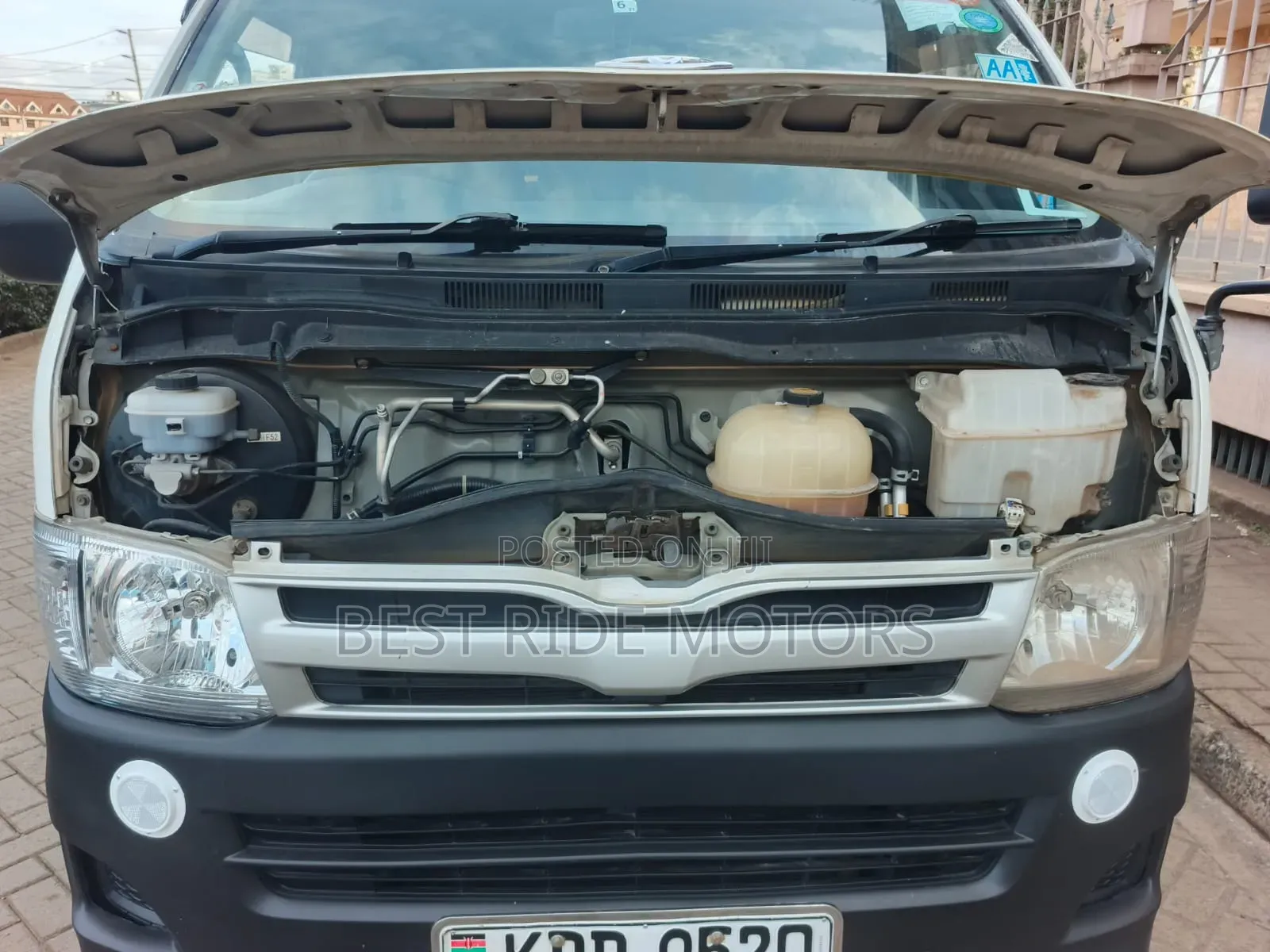 Toyota HiAce 2013 White