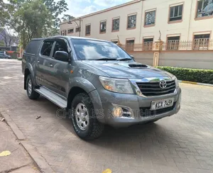 Toyota Hilux 2014 Gray