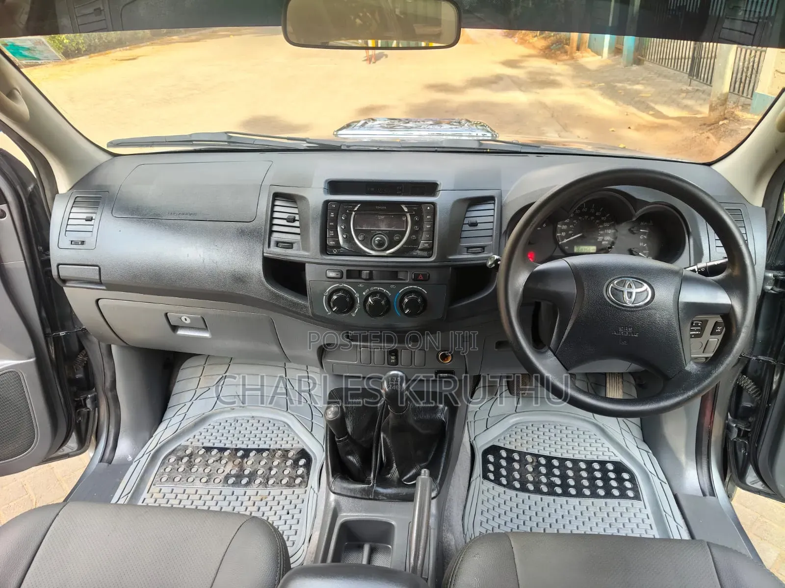 Toyota Hilux 2014 Gray