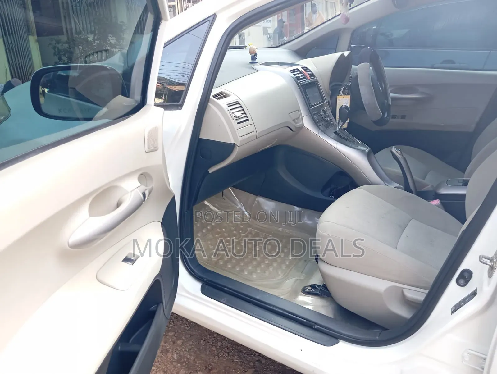 Toyota Auris 2009 White