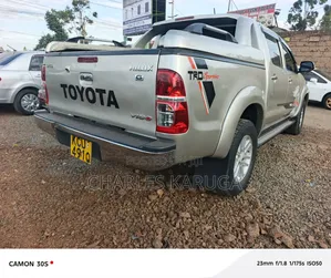 Toyota Hilux 2012 Silver