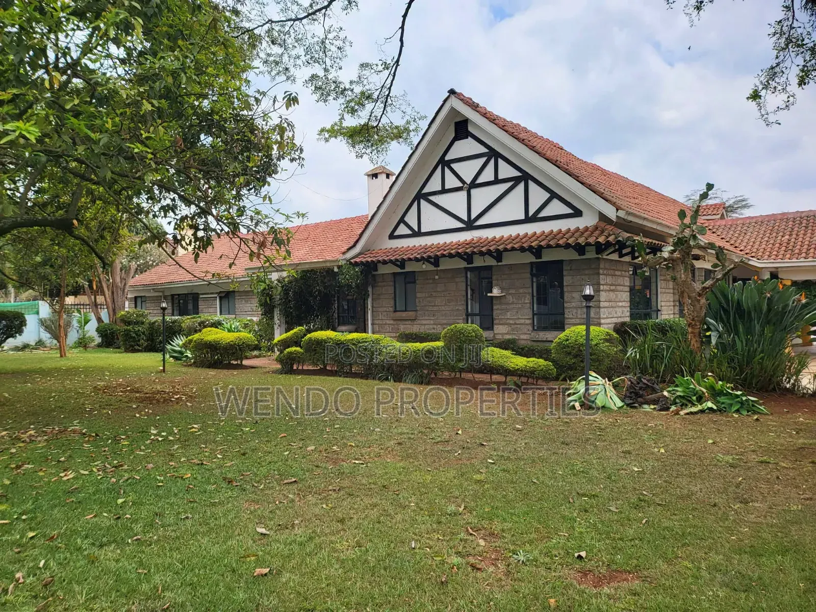 4bdrm Bungalow in Runda for rent