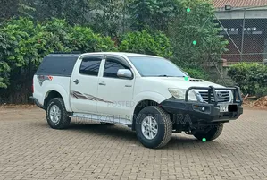 Toyota Hilux 2013 White