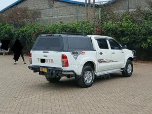 Toyota Hilux 2013 White