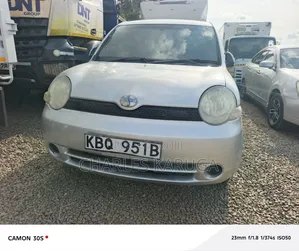 Toyota Sienta 2006 Silver