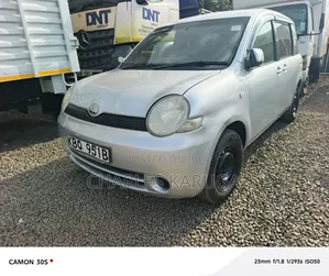 Toyota Sienta 2006 Silver