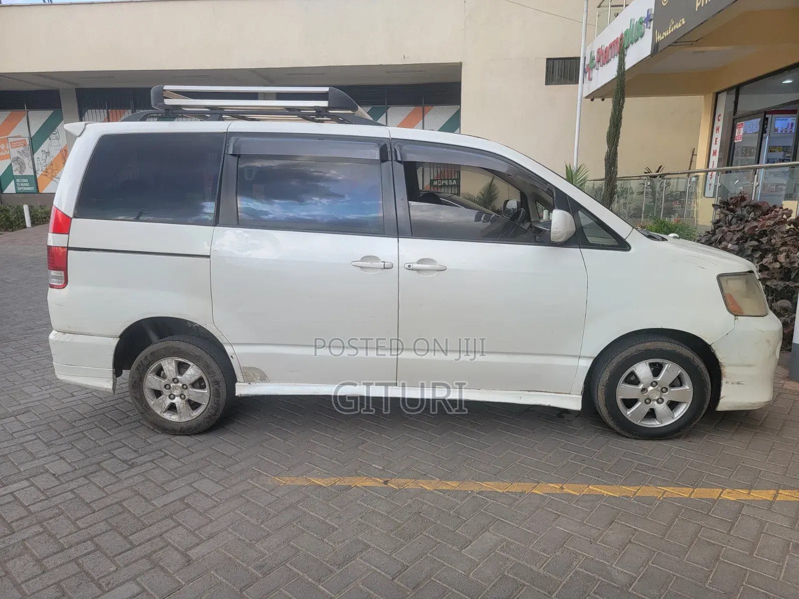Toyota Noah 2.0 158hp FWD (7 Seater) 2007 White