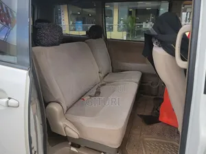 Toyota Noah 2.0 158hp FWD (7 Seater) 2007 White