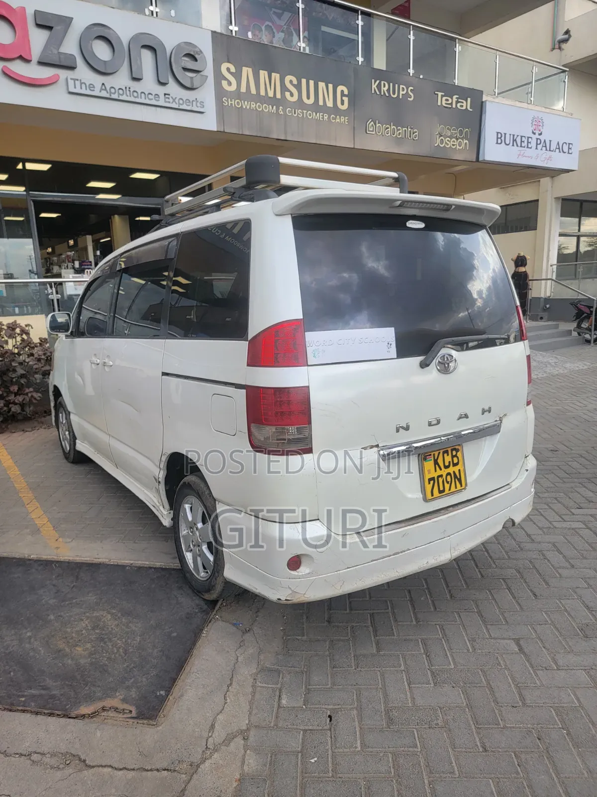 Toyota Noah 2.0 158hp FWD (7 Seater) 2007 White