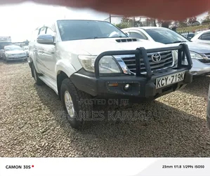 Toyota Hilux 2013 White