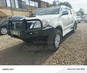 Toyota Hilux 2013 White