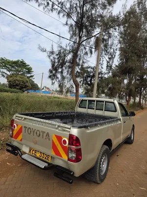 Toyota Hilux 2015 Gold