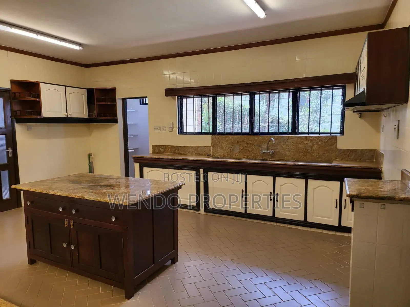 5bdrm Villa in Runda for rent