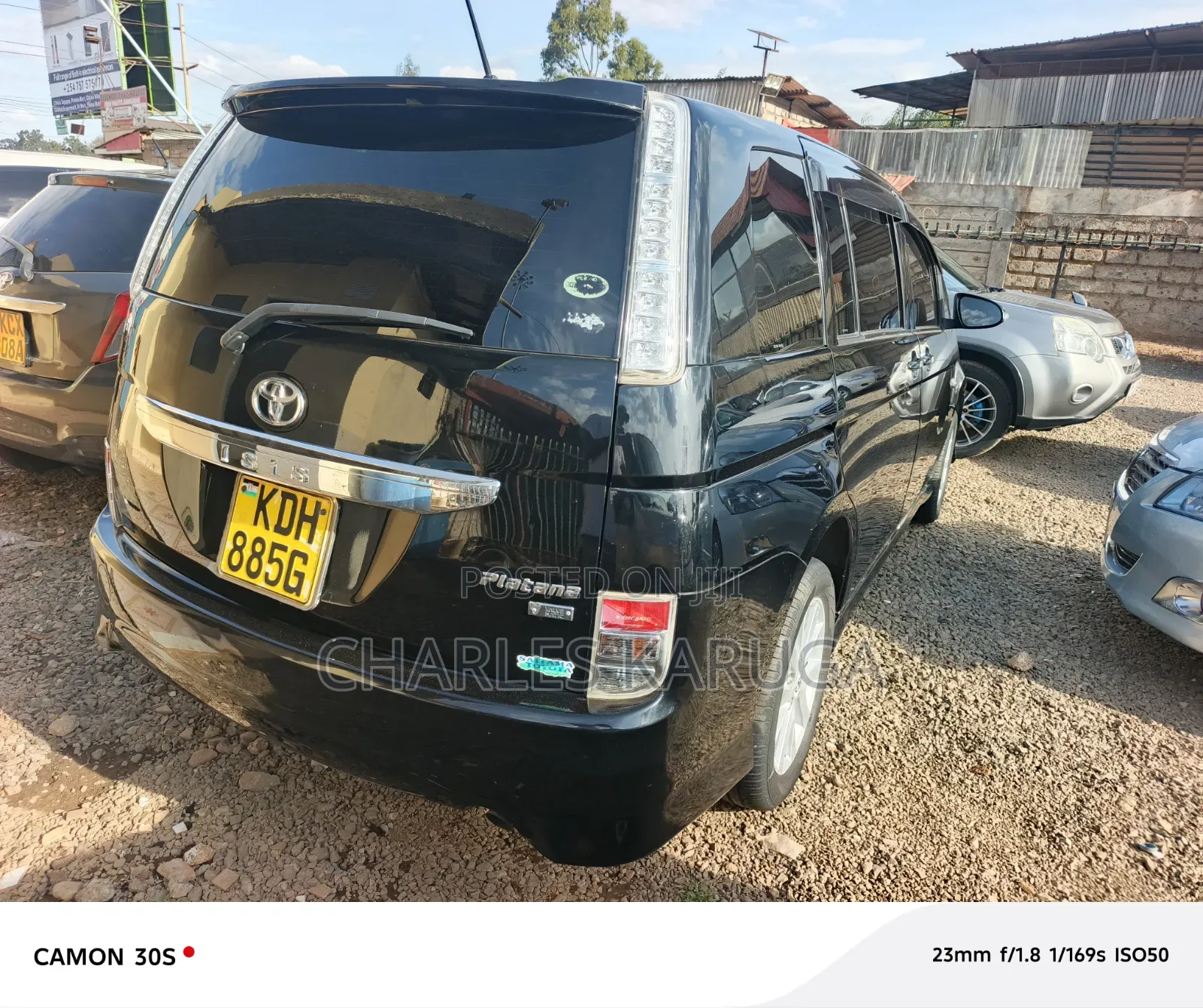 Toyota ISIS 2016 Black