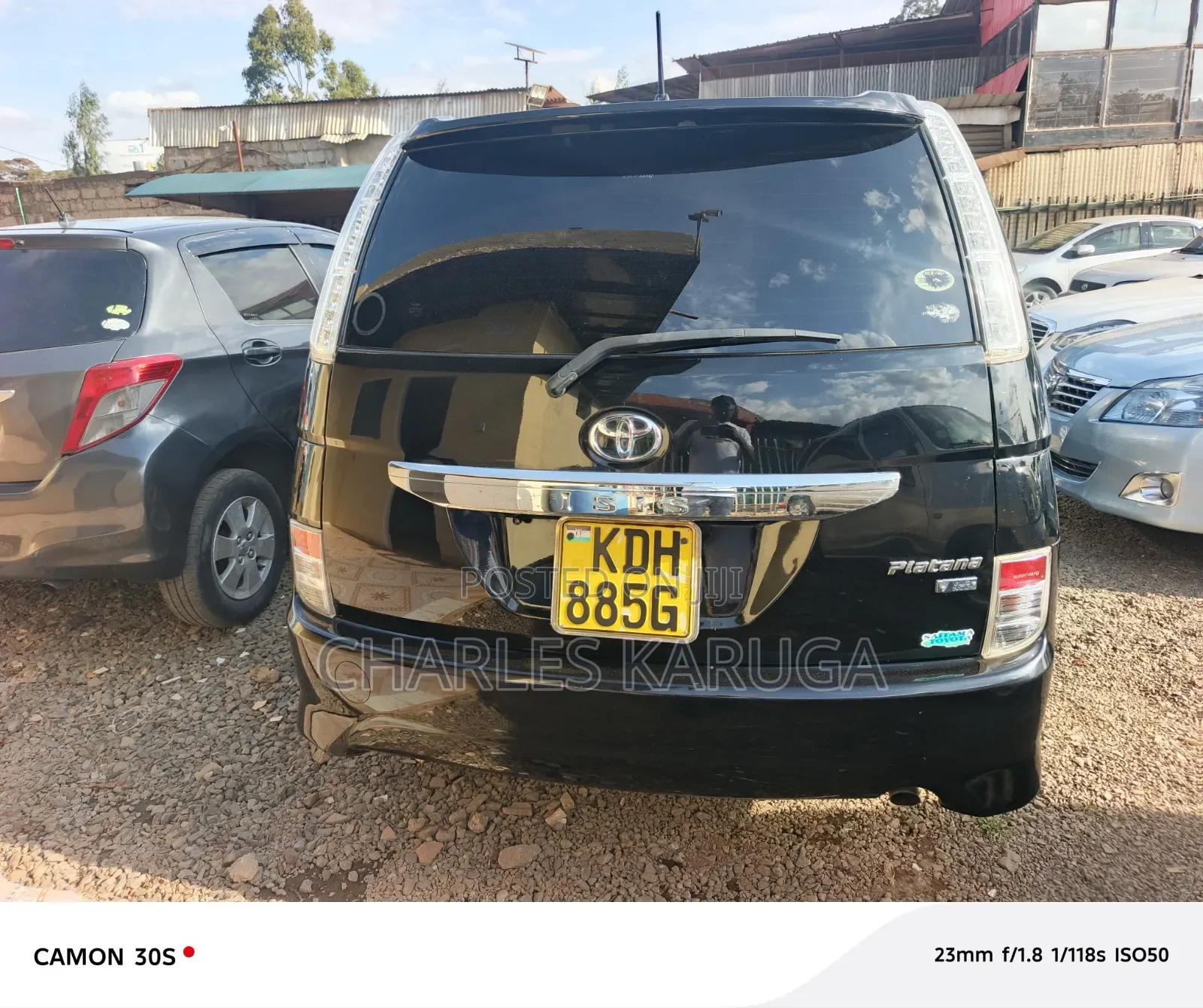 Toyota ISIS 2016 Black