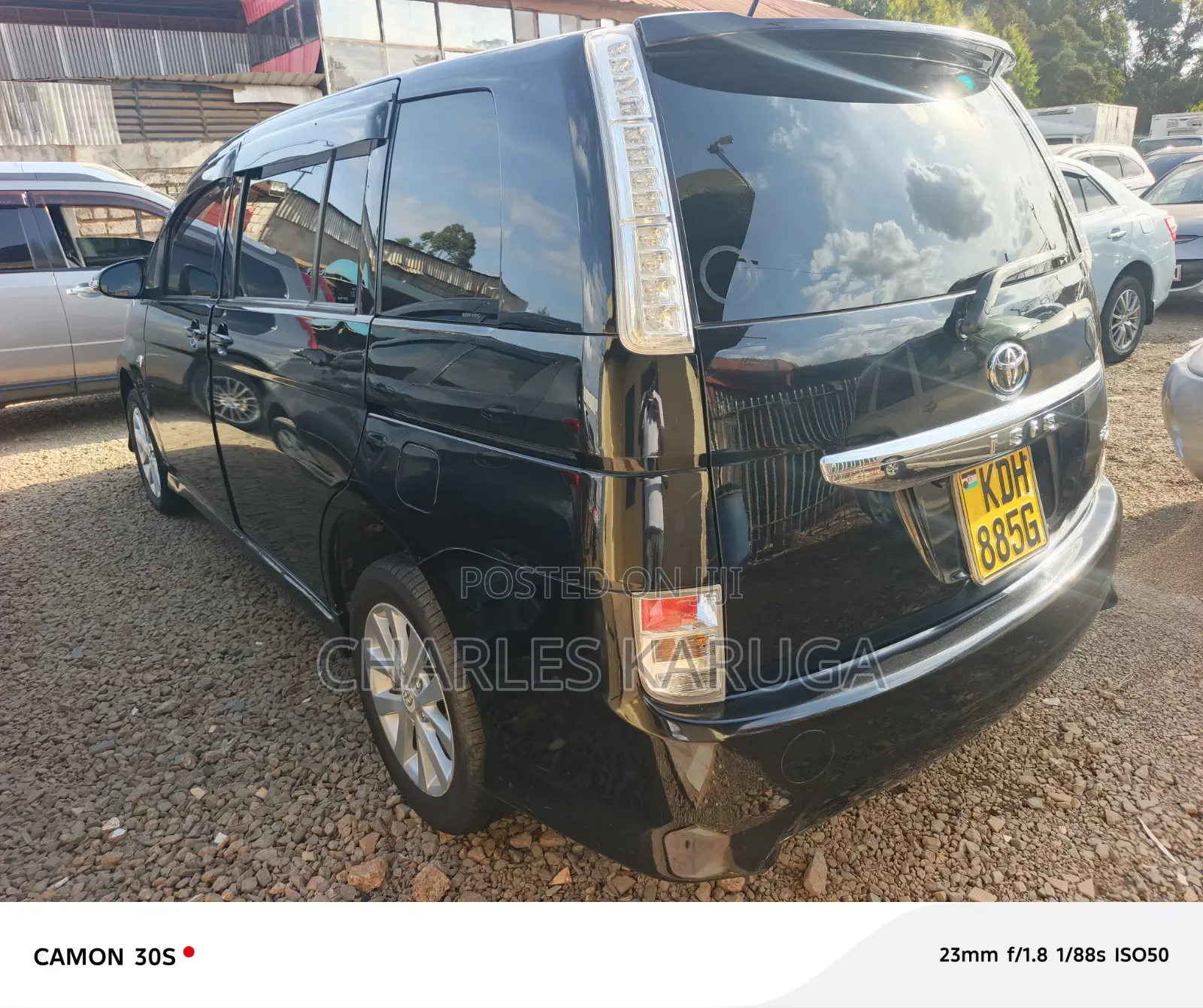 Toyota ISIS 2016 Black
