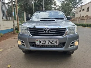 Toyota Hilux 3.0 D-4D 4x4 2013 Gray