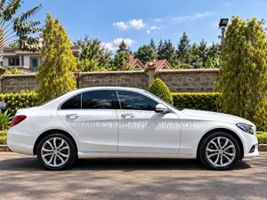 Mercedes-Benz C200 2016 Pearl