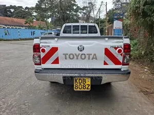 Toyota Hilux 2014 Off white