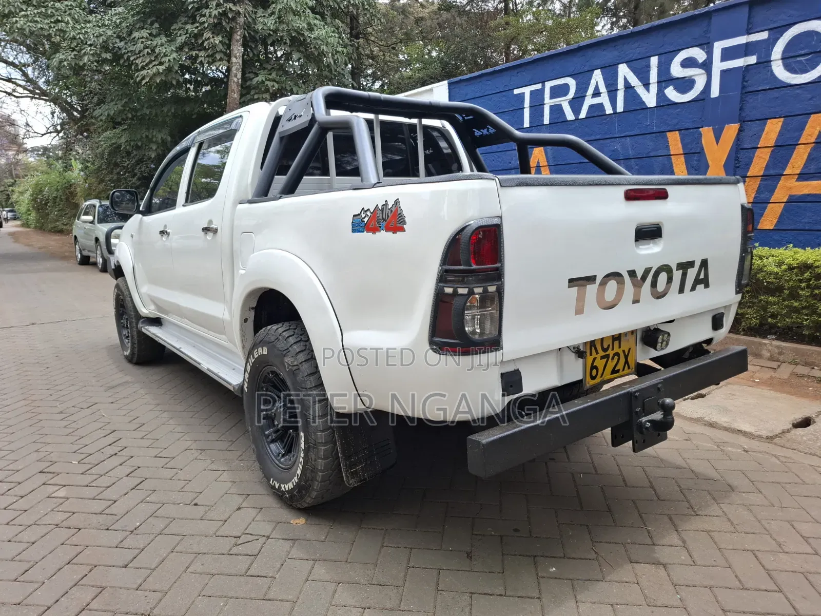 Toyota Hilux 2.5 D-4D 4X4 SRX 2009 White