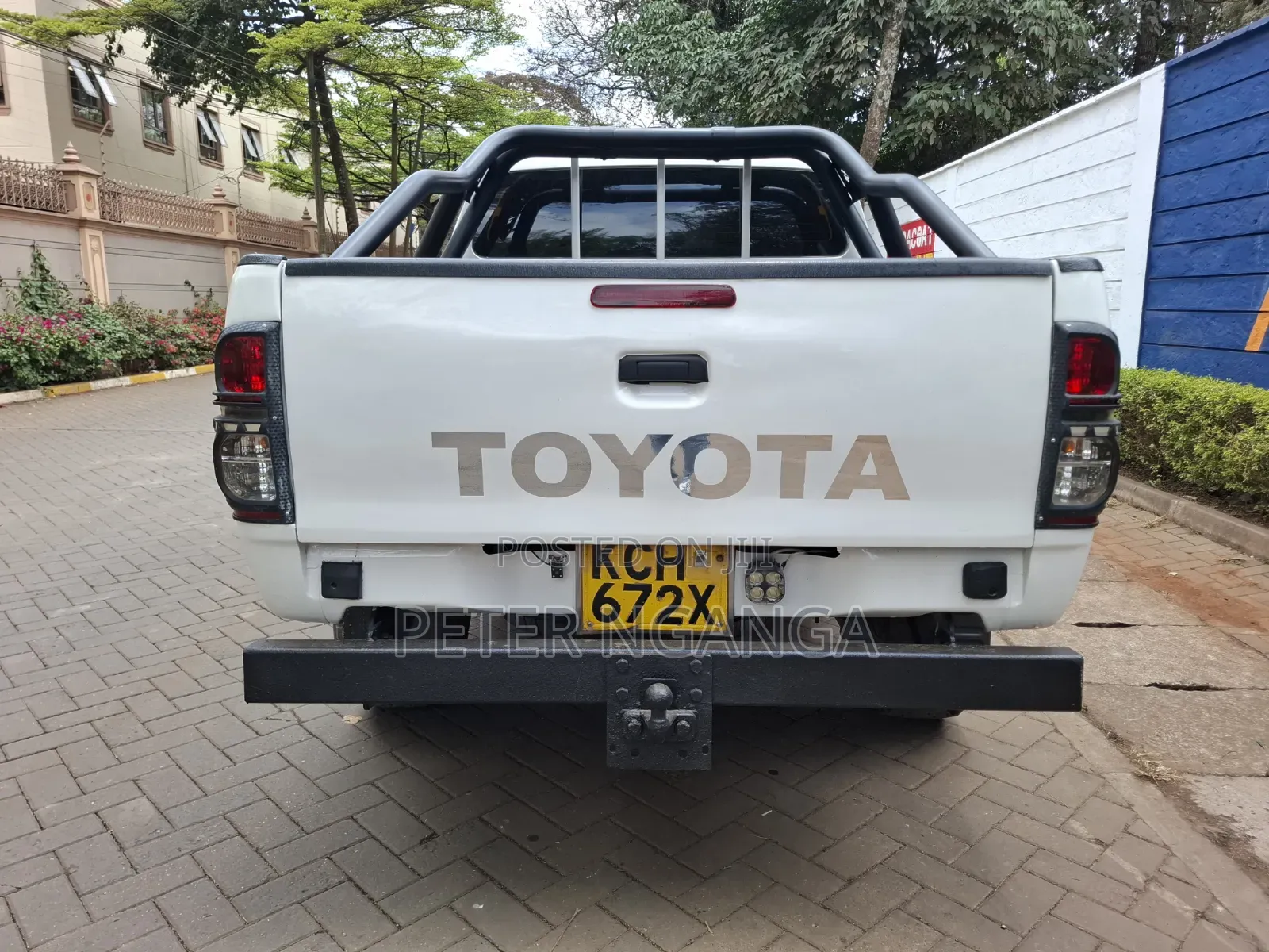 Toyota Hilux 2.5 D-4D 4X4 SRX 2009 White