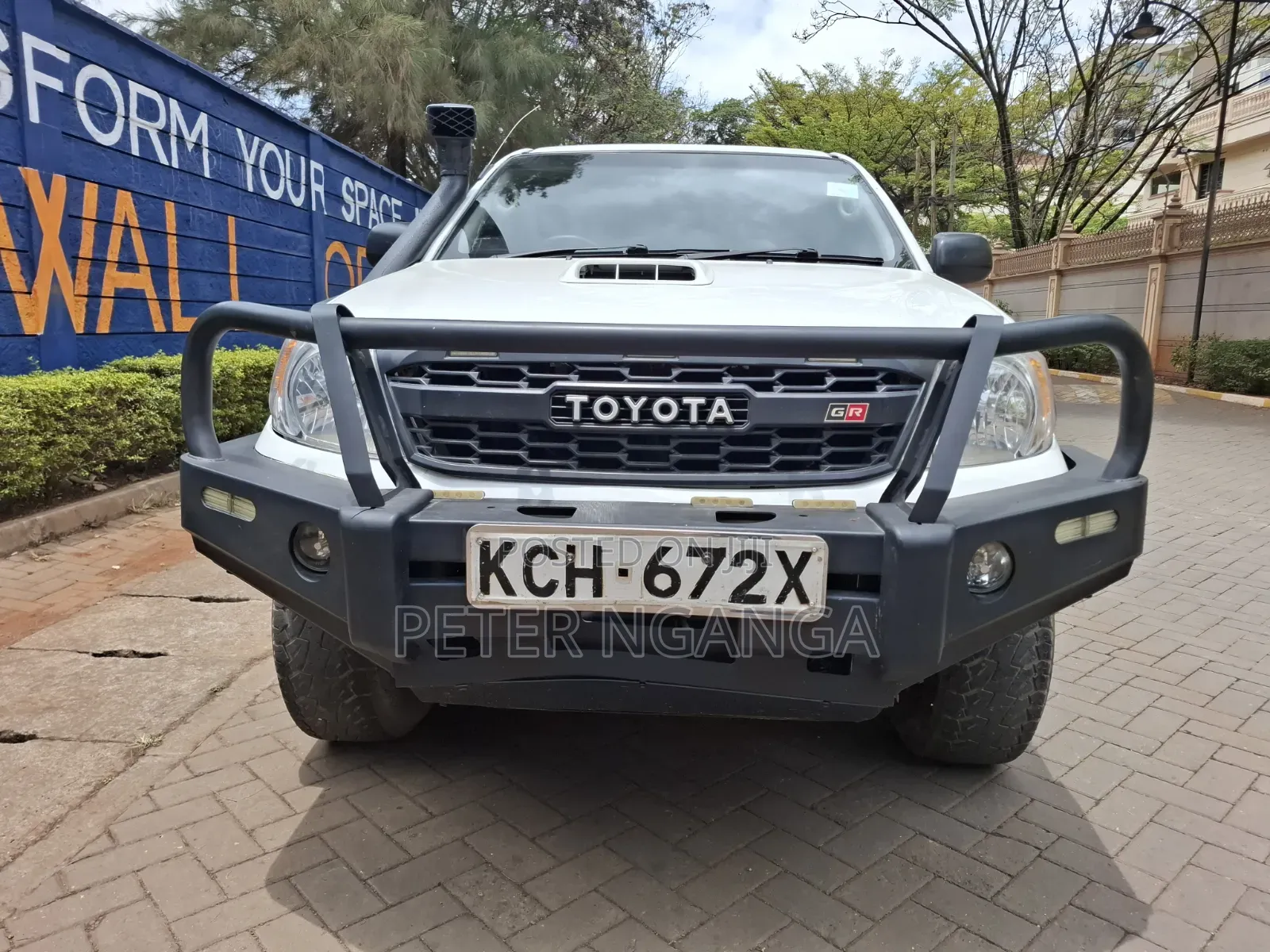 Toyota Hilux 2.5 D-4D 4X4 SRX 2009 White